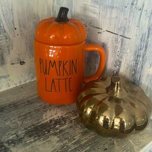 Rae Dunn PUMPKIN LATTE mug with pumpkin topper